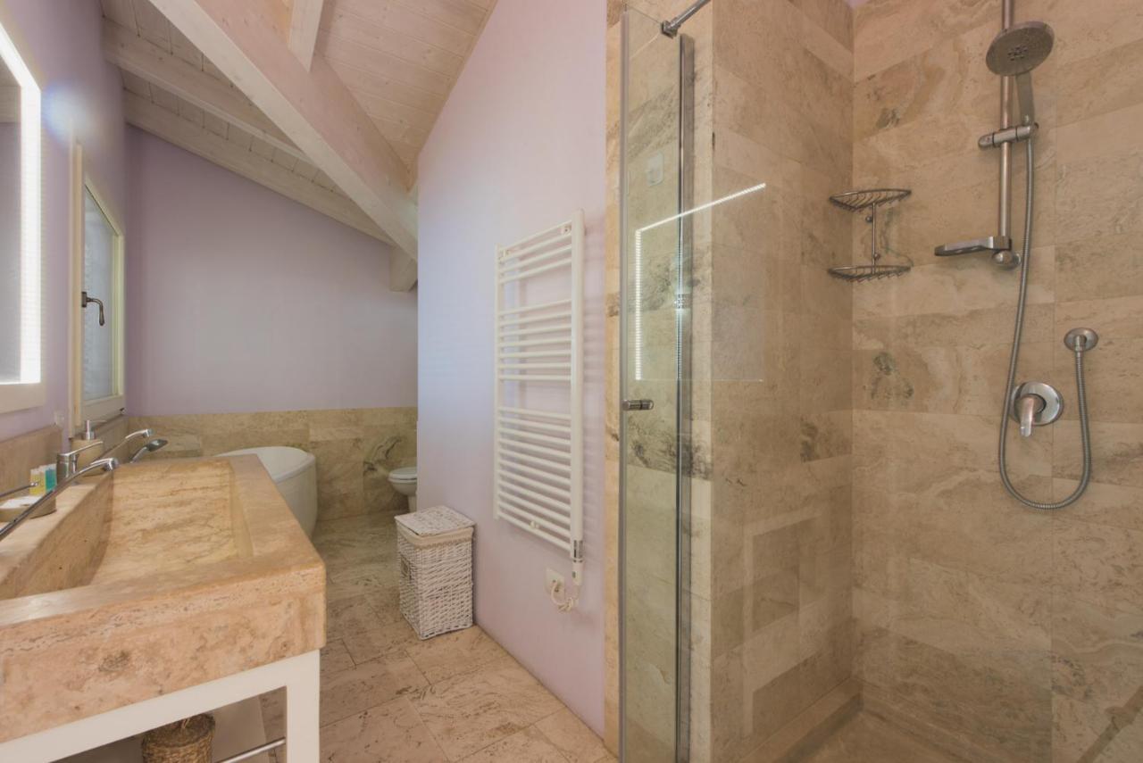 Villa Lilla Sulla Spiaggia Di San Vincenzo Luxury Exterior foto
